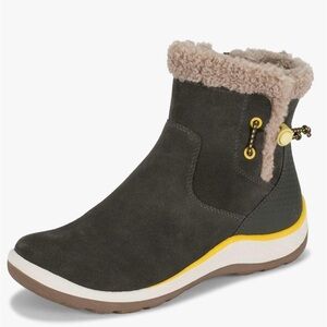 BareTraps Charcoal and Tan Winter Boots